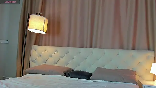 Valerie Woods online show from 06.24.26