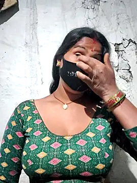 Snapshot of Hey_Ziya chatting on 10.17.25 Hey Ziya online show from 10.17.25