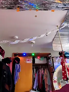 gurlnips online show from 02.01.25