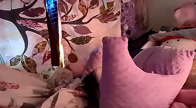 gurlnips online show from 02.25.25