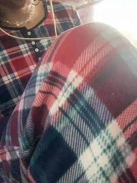 gurlnips online show from 09.30.25