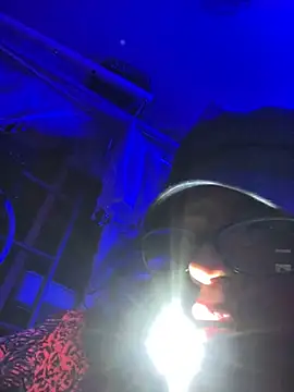 gurlnips online show from 11.23.25