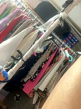 gurlnips online show from 11.25.25