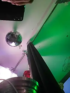 gurlnips online show from 01.15.26