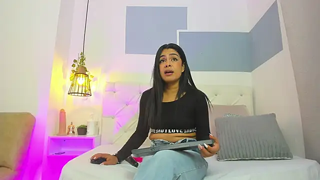 Snapshot of hannah_gray chatting on 02.17.25 hannah gray online show from 02.17.25