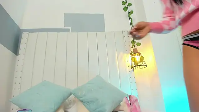 Snapshot of hannah_gray chatting on 10.06.25 hannah gray online show from 10.06.25