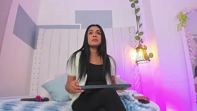 Snapshot of hannah_gray chatting on 10.21.25 hannah gray online show from 10.21.25