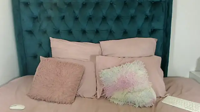 Snapshot of 1Blackertheberry1 chatting on 12.13.24 1Blackertheberry1 online show from 12.13.24