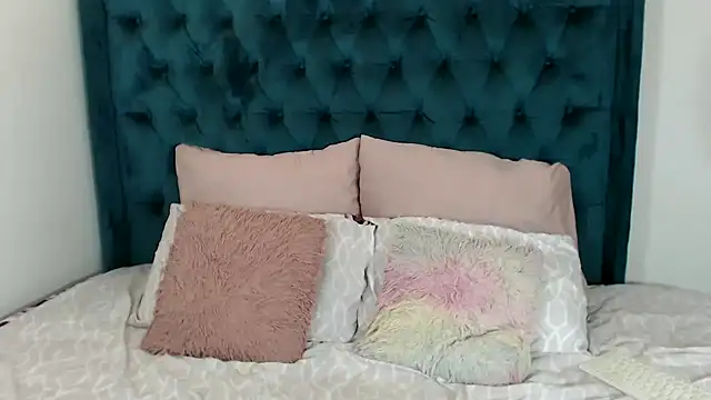 Snapshot of 1Blackertheberry1 chatting on 01.17.25 1Blackertheberry1 online show from 01.17.25