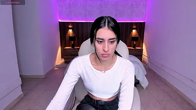 karlaa james online show from 11.18.25