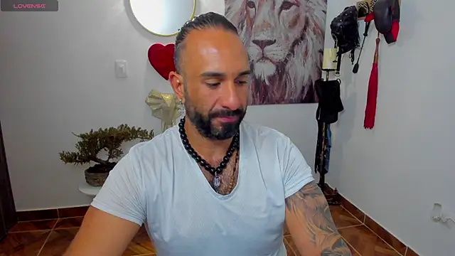Snapshot of mr_maik chatting on 02.18.25 mr maik online show from 02.18.25