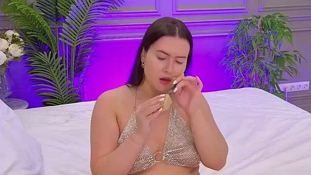 TrishaWinslet online show from 10.19.25