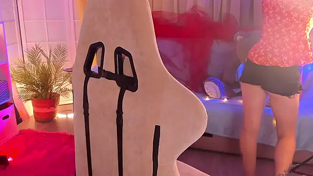 April o Nill online show from 09.18.25