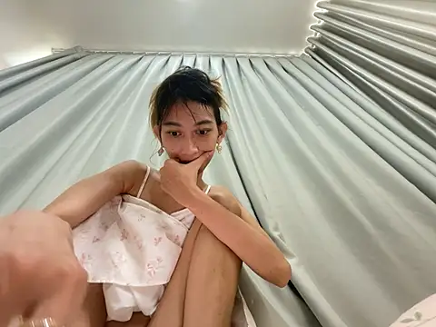 Snapshot of cave18hot chatting on 02.25.25 cave18hot online show from 02.25.25