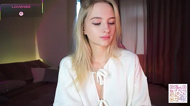 Snapshot of MickeyMyers chatting on 09.30.25 MickeyMyers online show from 09.30.25