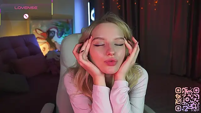 Snapshot of MickeyMyers chatting on 11.08.25 MickeyMyers online show from 11.08.25