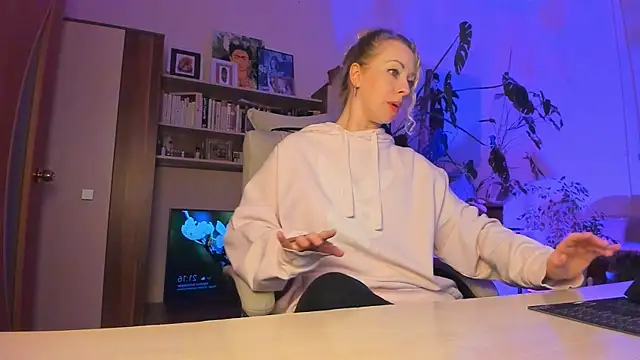 LylithSkye online show from 04.17.26