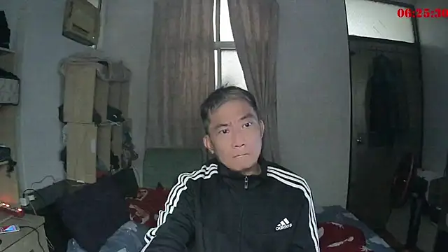 Snapshot of YuHsuant chatting on 02.12.25 YuHsuant online show from 02.12.25