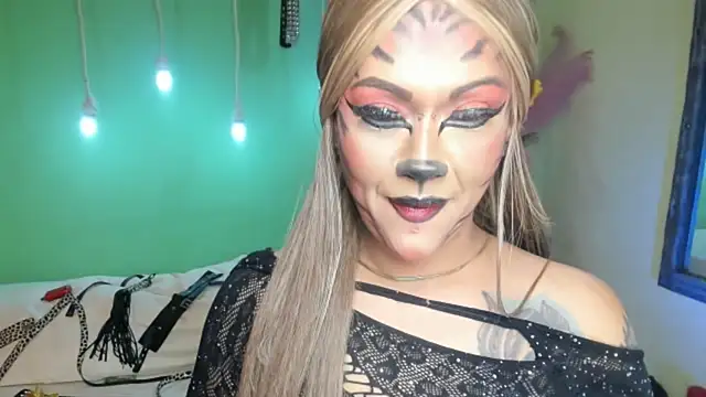 Snapshot of angelina_james_ chatting on 10.13.25 angelina james online show from 10.13.25