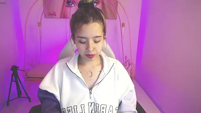 Mia Lopez  online show from 12.14.24