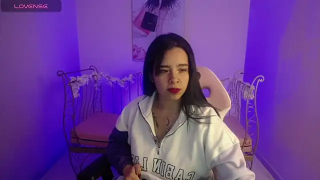 Mia Lopez  online show from 01.28.25