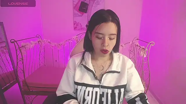Mia Lopez  online show from 01.31.25