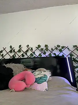 Snapshot of FrancellyHot chatting on 02.12.25 FrancellyHot online show from 02.12.25