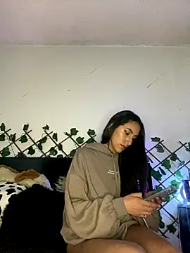 Snapshot of FrancellyHot chatting on 10.09.25 FrancellyHot online show from 10.09.25