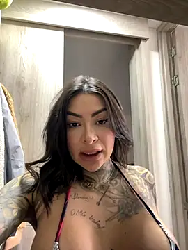 Snapshot of Iam_Annii chatting on 10.19.25 Iam Annii online show from 10.19.25