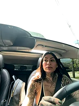 Iam Annii online show from 10.31.25