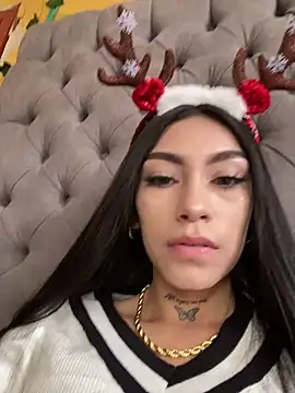 Snapshot of Effy_Bonny chatting on 12.19.24 Effy Bonny online show from 12.19.24