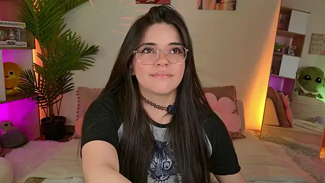 Snapshot of cammiefoalss chatting on 09.25.25 cammiefoalss online show from 09.25.25