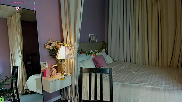 Dearly Emily online show from 04.10.26