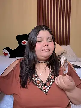  Shara Handal  online show from 02.05.25