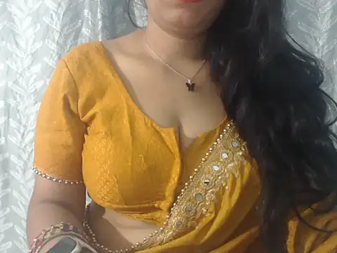 Snapshot of cute-priy chatting on 12.16.24 cute-priy online show from 12.16.24