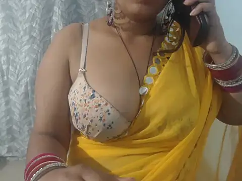 Snapshot of cute-priy chatting on 02.06.25 cute-priy online show from 02.06.25