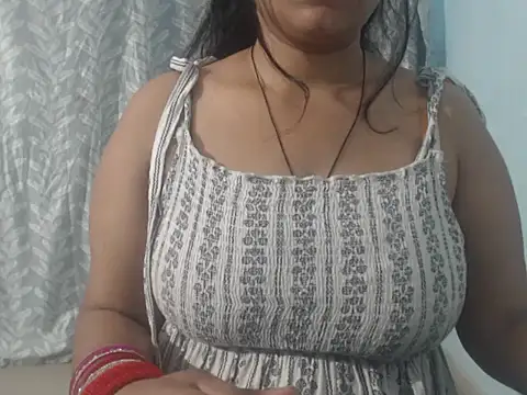 Snapshot of cute-priy chatting on 02.08.25 cute-priy online show from 02.08.25