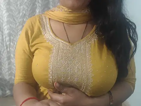 Snapshot of cute-priy chatting on 02.10.25 cute-priy online show from 02.10.25