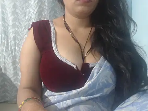 Snapshot of cute-priy chatting on 02.13.25 cute-priy online show from 02.13.25