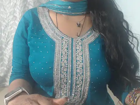 Snapshot of cute-priy chatting on 02.17.25 cute-priy online show from 02.17.25