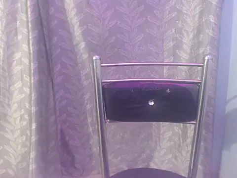 Snapshot of cute-priy chatting on 09.18.25 cute-priy online show from 09.18.25