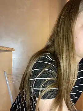 Snapshot of MollyDolle chatting on 11.28.25 MollyDolle online show from 11.28.25