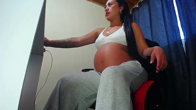 Snapshot of mistress_aryya chatting on 01.16.25 mistress aryya online show from 01.16.25