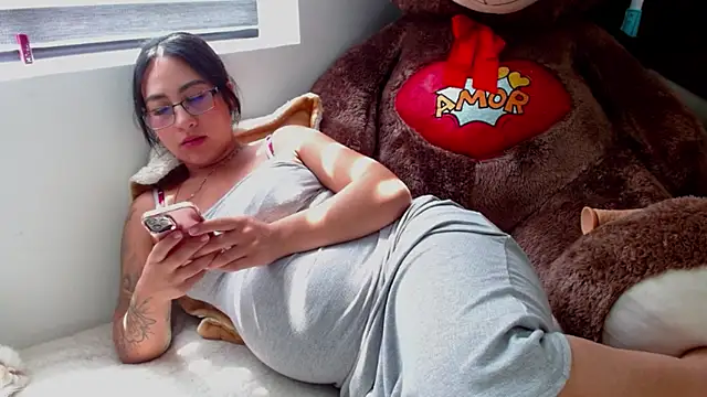 Snapshot of mistress_aryya chatting on 02.12.25 mistress aryya online show from 02.12.25