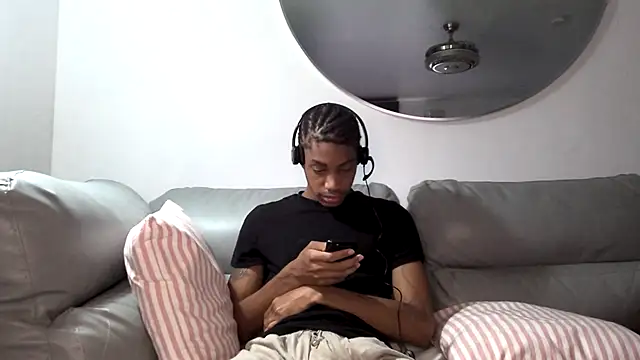 Snapshot of Skinnyblackman chatting on 10.07.25 Skinnyblackman online show from 10.07.25