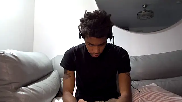 Snapshot of Skinnyblackman chatting on 10.09.25 Skinnyblackman online show from 10.09.25