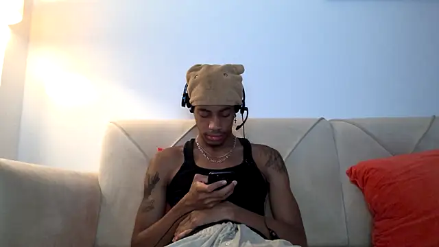 Snapshot of Skinnyblackman chatting on 11.04.25 Skinnyblackman online show from 11.04.25