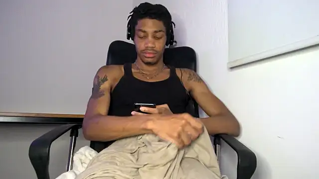 Snapshot of Skinnyblackman chatting on 05.19.26 Skinnyblackman online show from 05.19.26