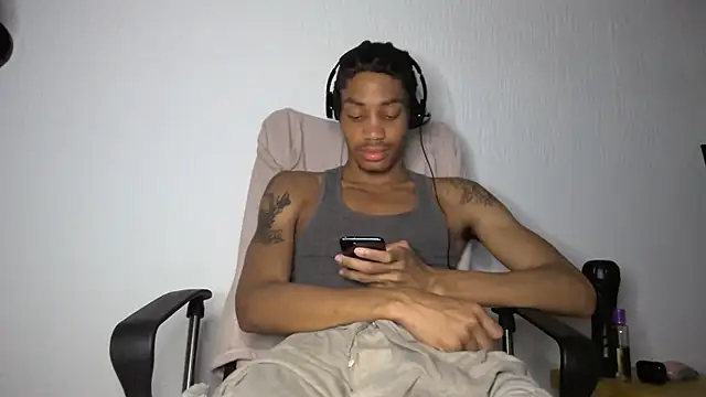 Snapshot of Skinnyblackman chatting on 06.10.26 Skinnyblackman online show from 06.10.26