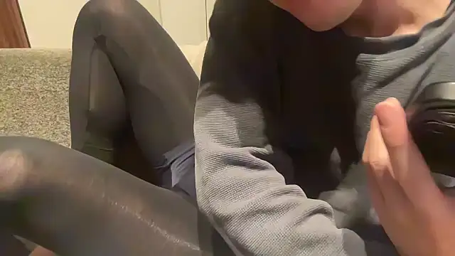 Snapshot of atom0407 chatting on 01.10.25 atom0407 online show from 01.10.25